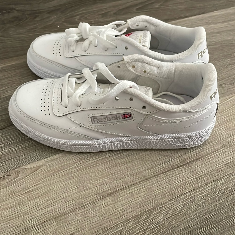 Reebok white classic sneaker NEW